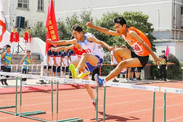 小孩网球拍怎么拿下来的